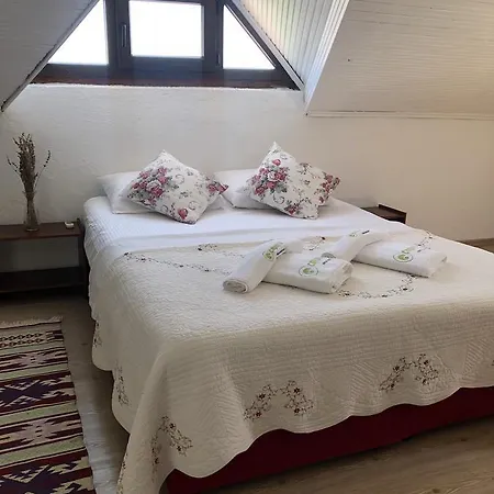 Oda ve Kahvaltı Cayirli 2*